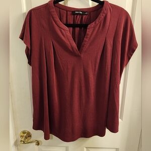 Doe & Rae maroon too size Lg